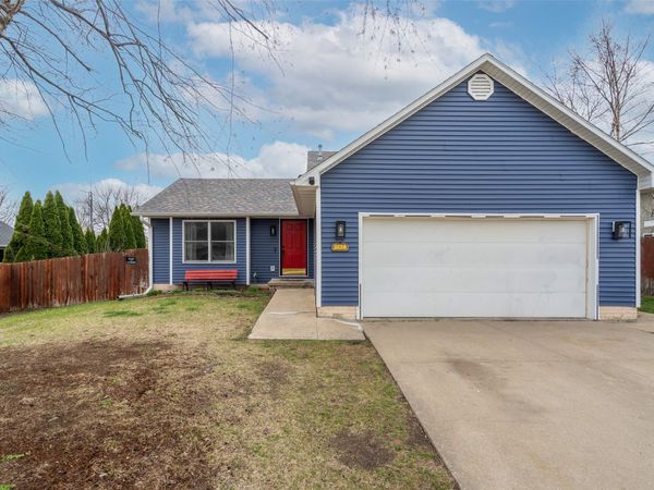 2520 Riverwoods Avenue, Des Moines, IA 50320