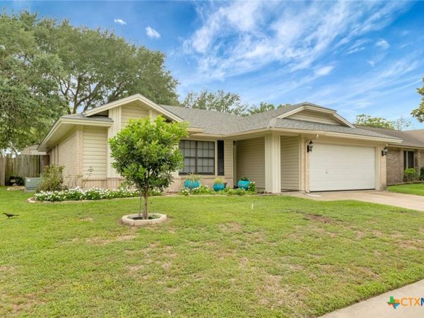 405 Roanoke Drive, Victoria, TX 77904