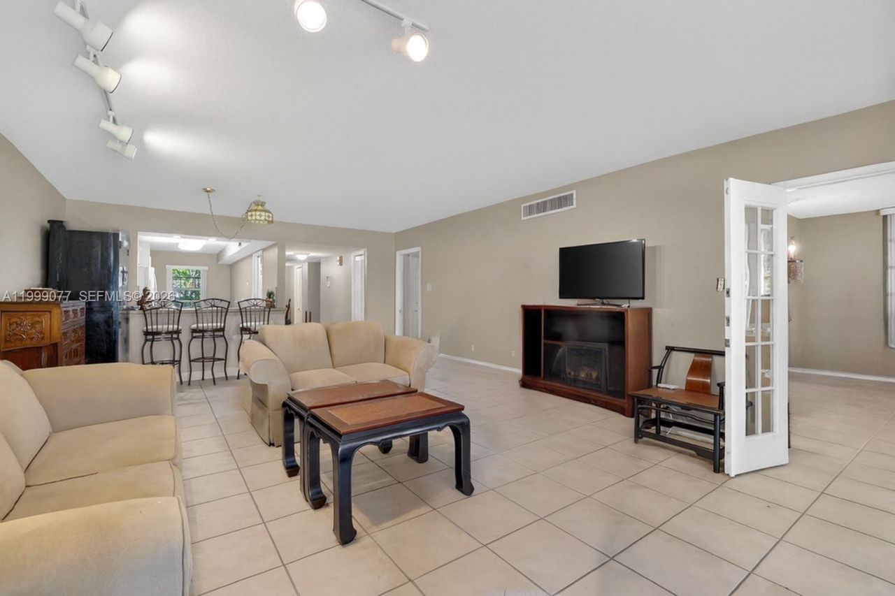 823 Cypress Blvd, Unit 104, Pompano Beach, FL 33069 Photo