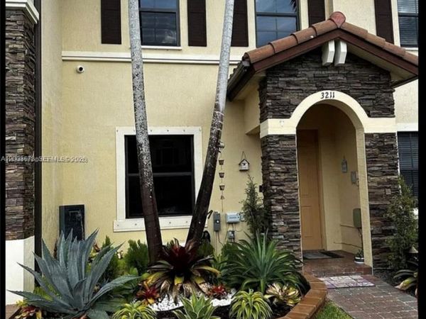 3211 SE 6th St, Homestead, FL 33033