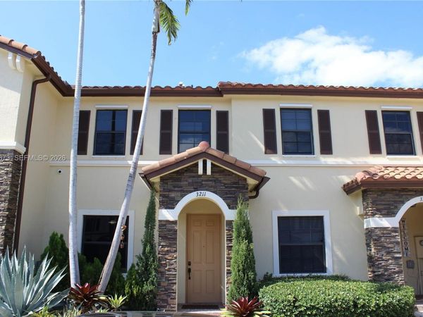 3211 SE 6th St, Homestead, FL 33033