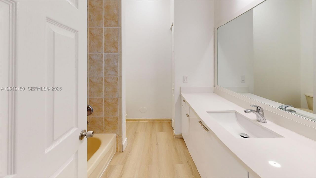 372 NE 26th Pl , Unit 201, Homestead, FL 33033 Photo