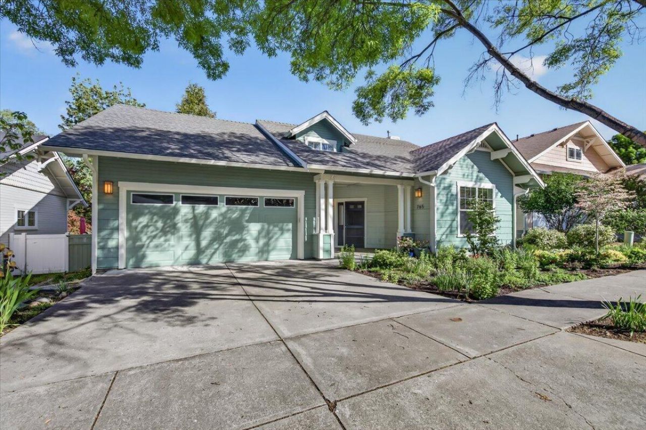765 Creek Stone Way, Ashland, OR 97520 Main Photo