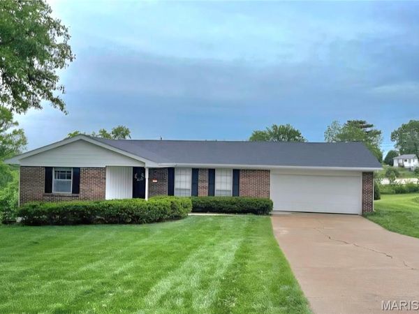 7 Countryside Drive , St Charles, MO 63304