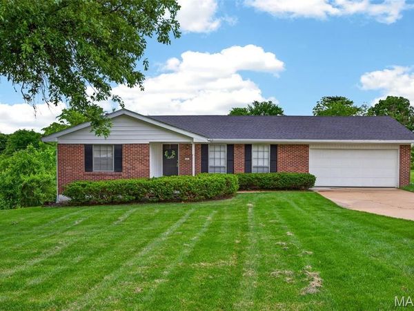 7 Countryside Drive, St Charles, MO 63304