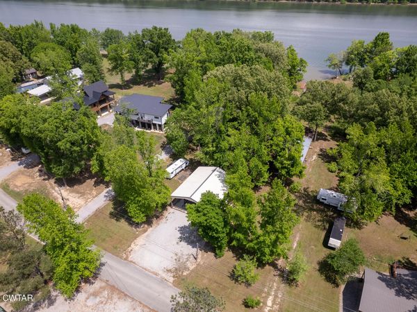 529 Riverview Drive , Decaturville, TN 38329