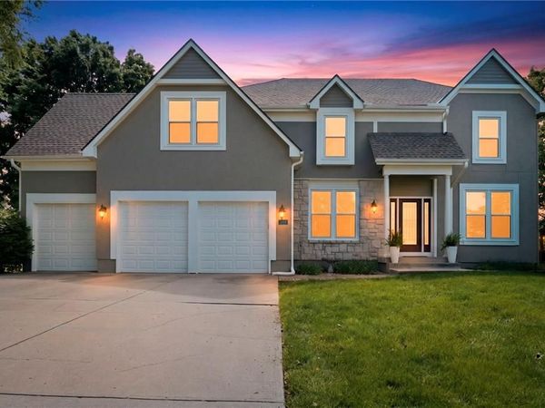 504 SE Asheville Drive, Lee's Summit, MO 64063