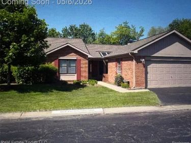 7283 Huntcliff, West Bloomfield Twp, MI 48322
