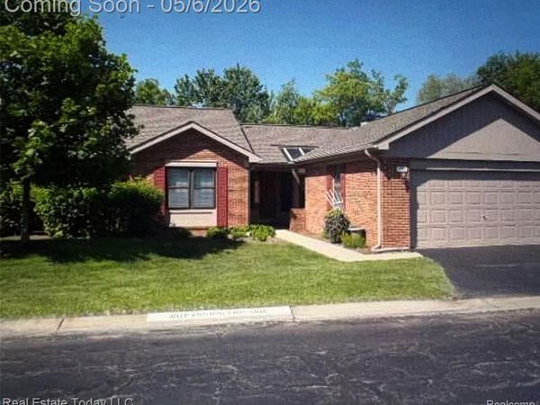 7283 Huntcliff, West Bloomfield Twp, MI 48322