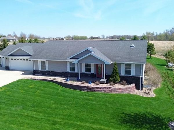 1210 N Walnut Street, Sumner, IA 50674