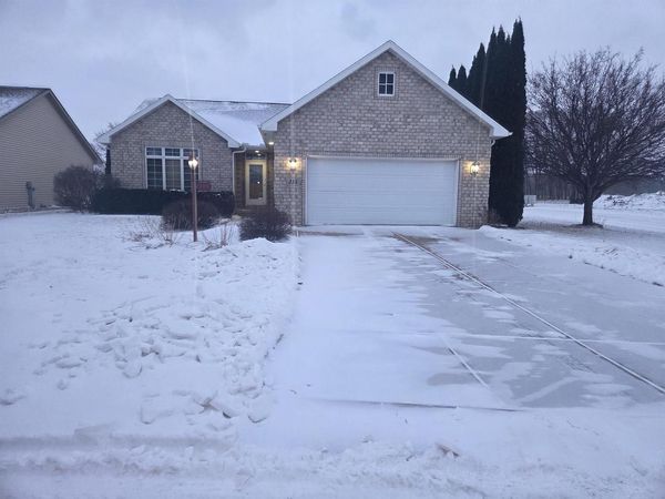 215 THEUNIS DRIVE, Wrightstown, WI 54180