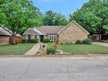 5517 Chimney Rock Road, Fort Worth, TX 76112