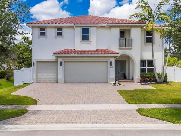 7601 Cavalia Dr, Davie, FL 33328