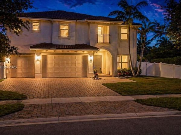 7601 Cavalia Dr , Davie, FL 33328