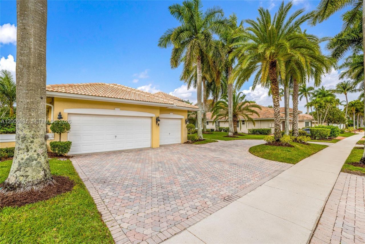 2477 Poinciana Dr, Weston, FL 33327 Photo