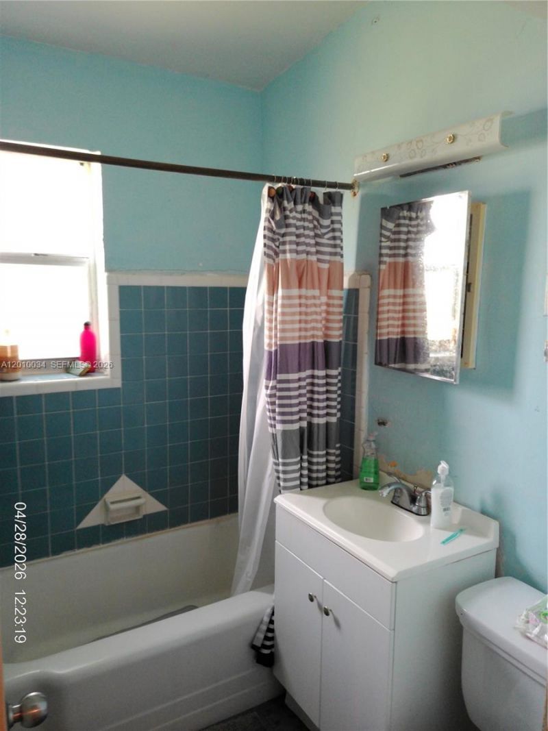 11412 SW 41st St , Miami, FL 33165 Photo
