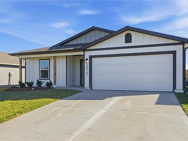 19475 Lincoln Street, Spring Hill, KS 66083