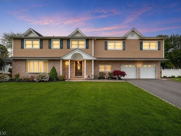 184 Stonehenge Ter, Clark, NJ 07066
