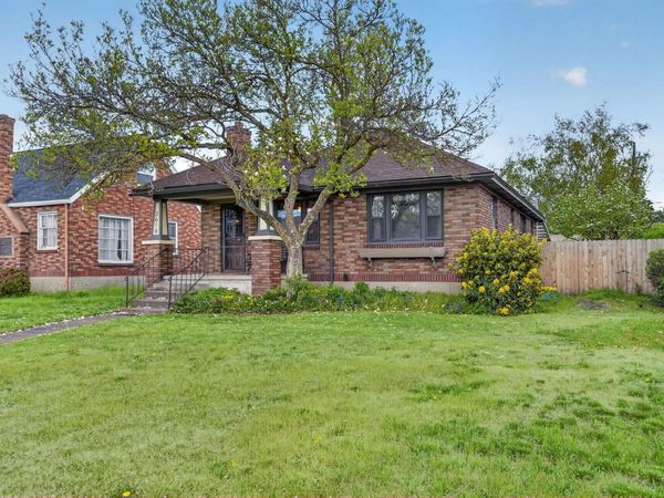 2618 N HOWARD St, Spokane, WA 99205