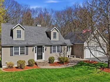 7 Vernon Street, Hudson, NH 03051