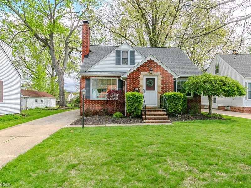 281 E 286th Street, Willowick, OH 44095 Photo 3