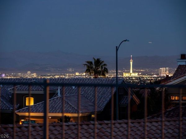 2742 Faiss Drive , Las Vegas, NV 89134