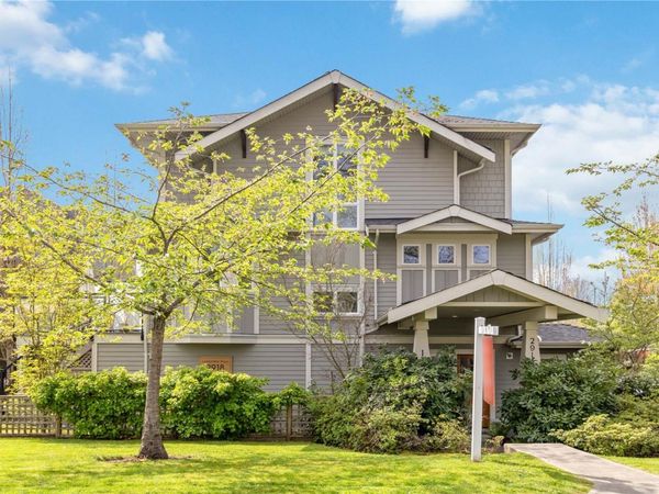 2918 Shelbourne St, Unit #1, Victoria, BC V8R 4M6