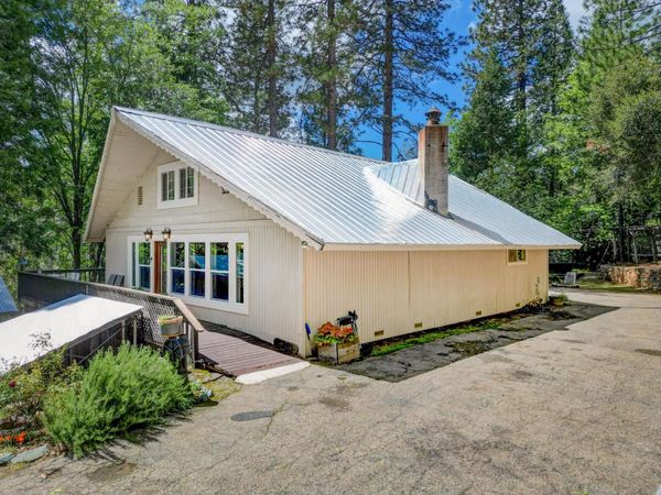 238 Cedar Dr, Hathaway Pines, CA 95233
