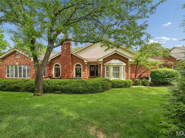 13302 Fairfield Circle Drive, Town and Country, MO 63017