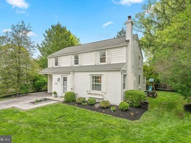 245 BARCLADEN CIRCLE, BRYN MAWR, PA 19010