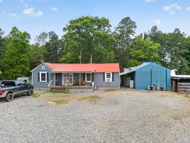 1040 Deuprees Store Rd., Drakes Branch, VA 23937