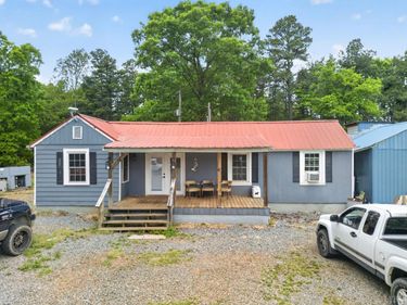1040 Deuprees Store Rd., Drakes Branch, VA 23937
