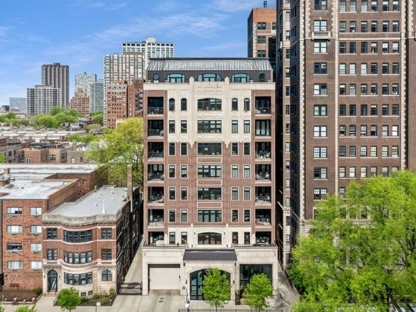 434 W Melrose Street , Unit 601, Chicago, IL 60657