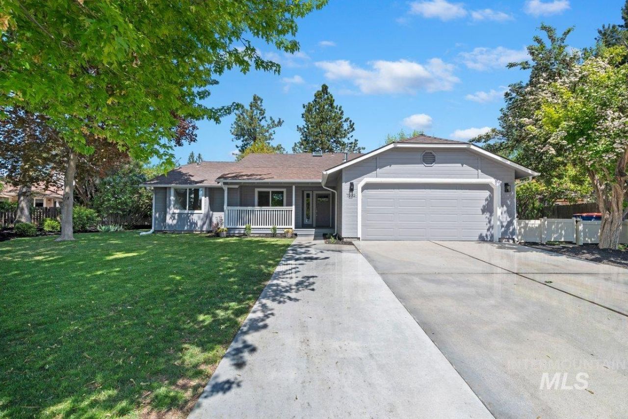 7202 W Mojave Dr, Boise, ID 83709 Main Photo