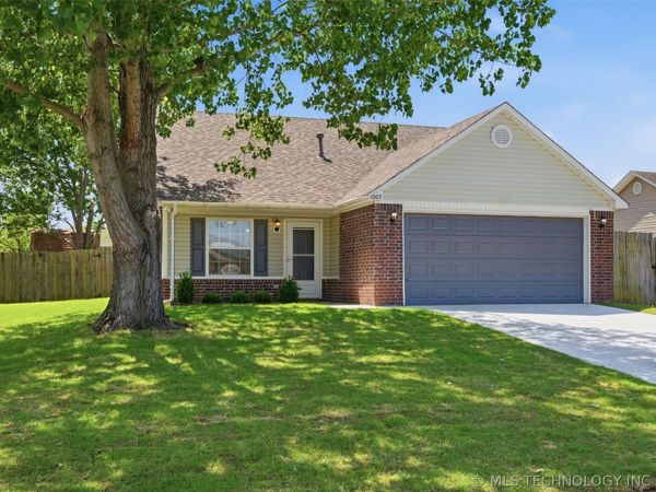 1005 W 23rd Street , Claremore, OK 74017
