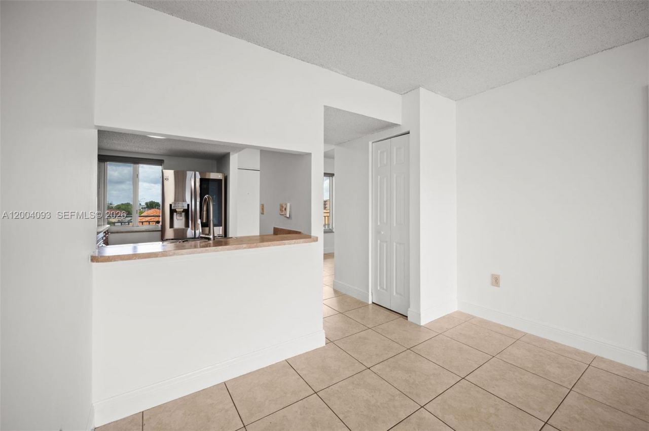 9915 W Okeechobee Rd , Unit 2-403, Hialeah Gardens, FL 33016 Photo