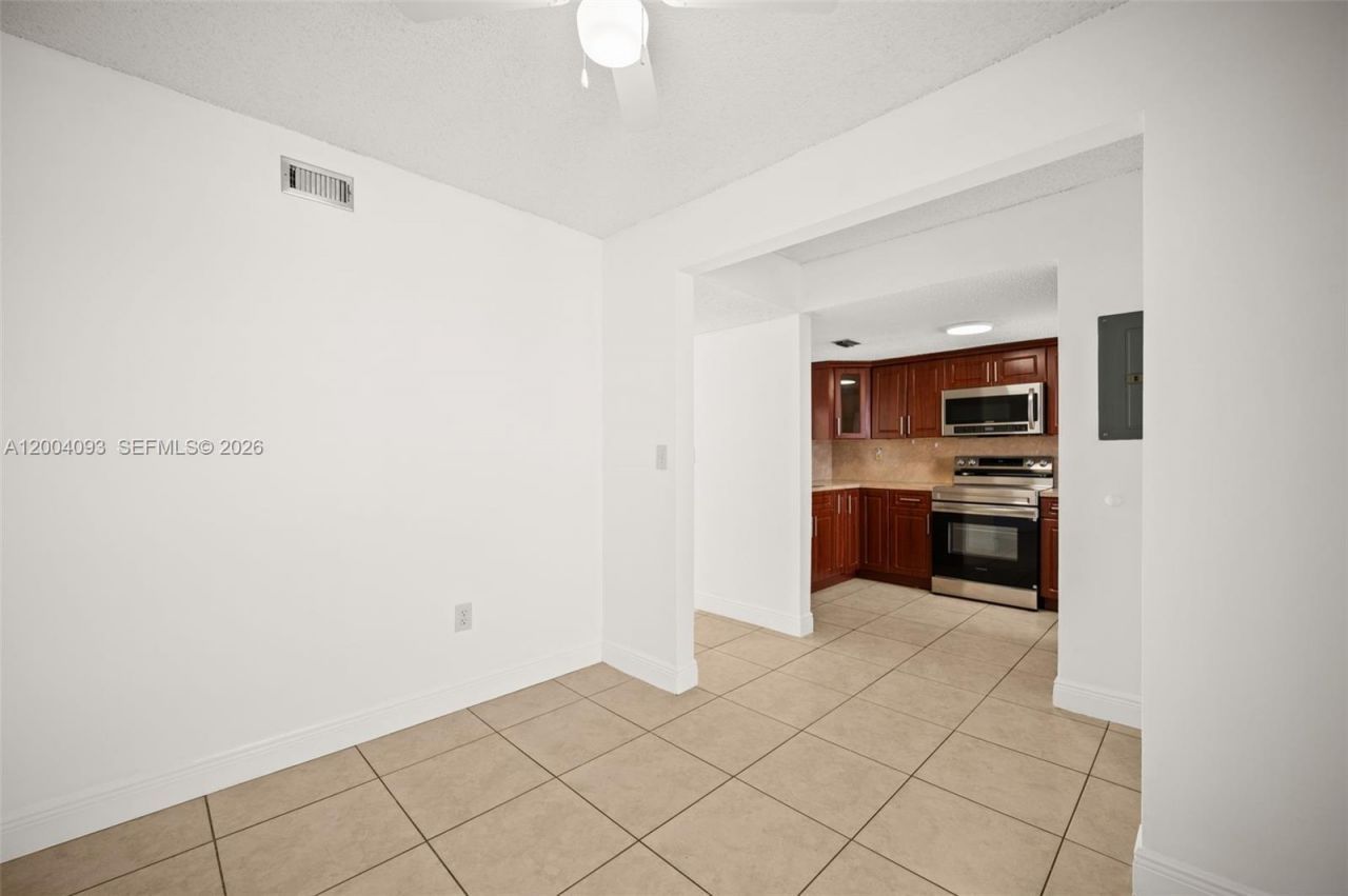 9915 W Okeechobee Rd , Unit 2-403, Hialeah Gardens, FL 33016 Photo