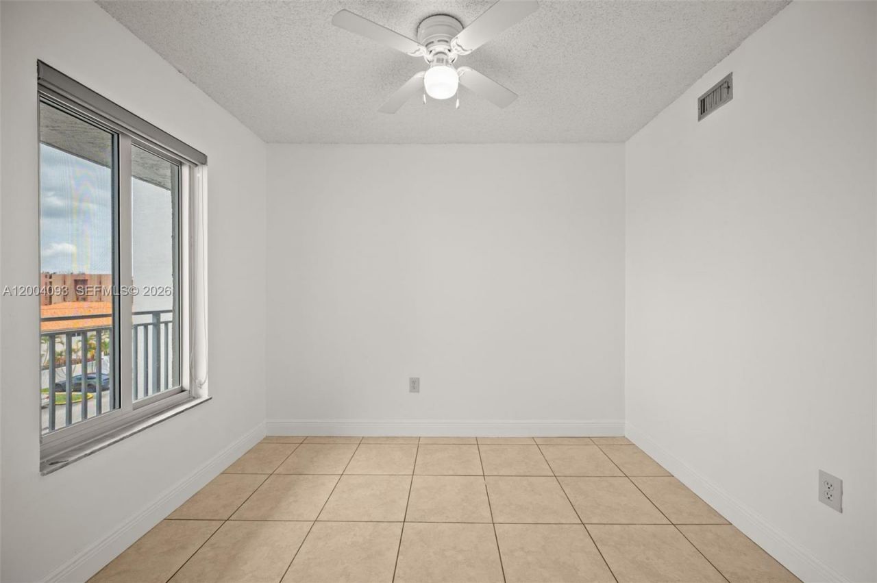9915 W Okeechobee Rd , Unit 2-403, Hialeah Gardens, FL 33016 Photo