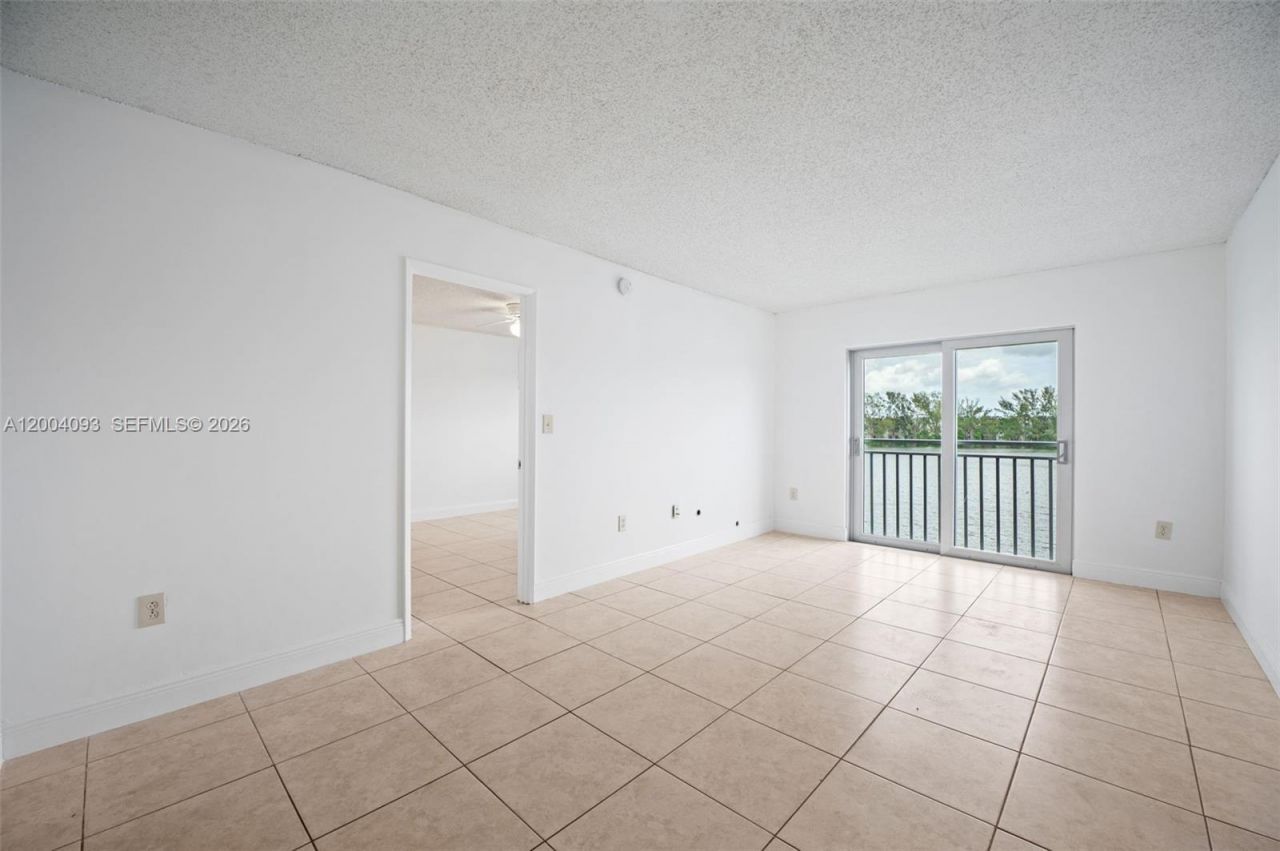 9915 W Okeechobee Rd , Unit 2-403, Hialeah Gardens, FL 33016 Photo