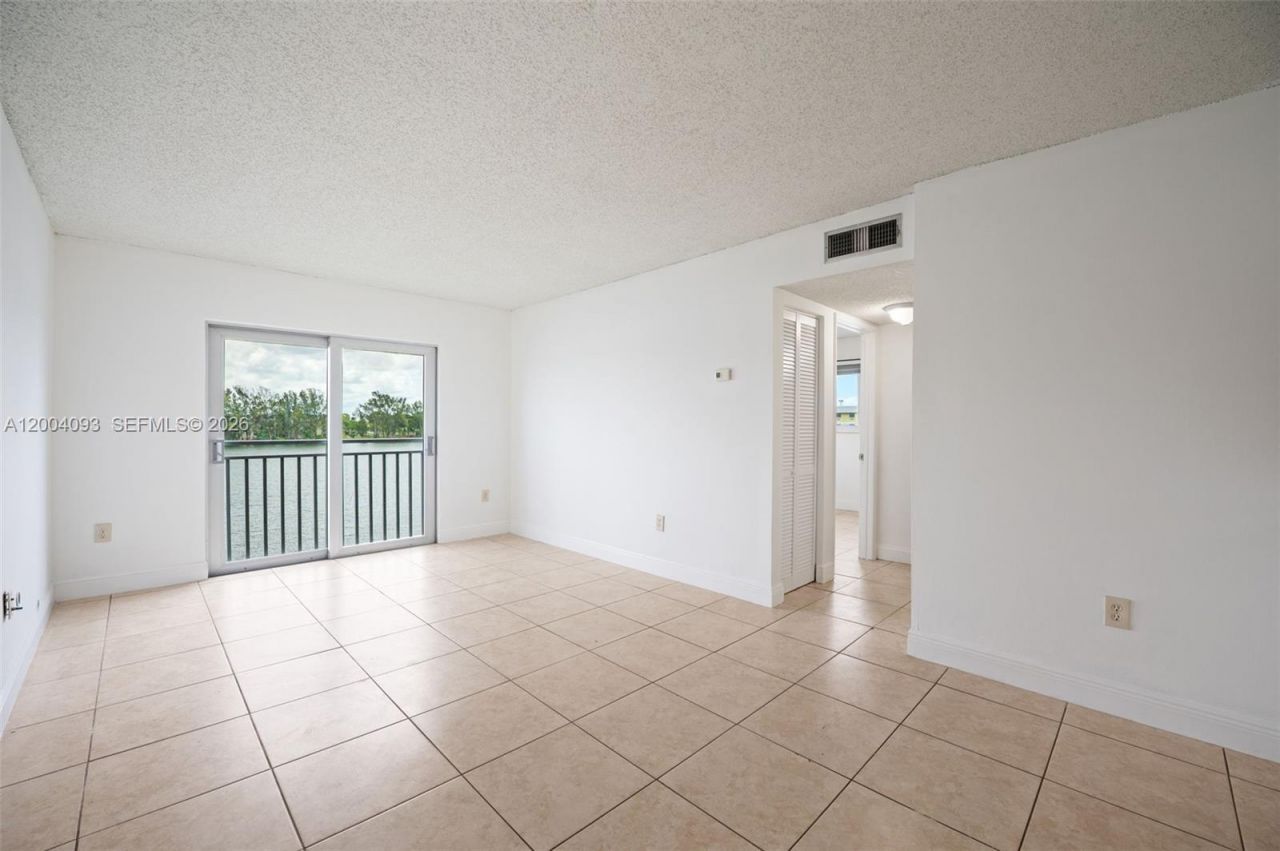 9915 W Okeechobee Rd , Unit 2-403, Hialeah Gardens, FL 33016 Photo