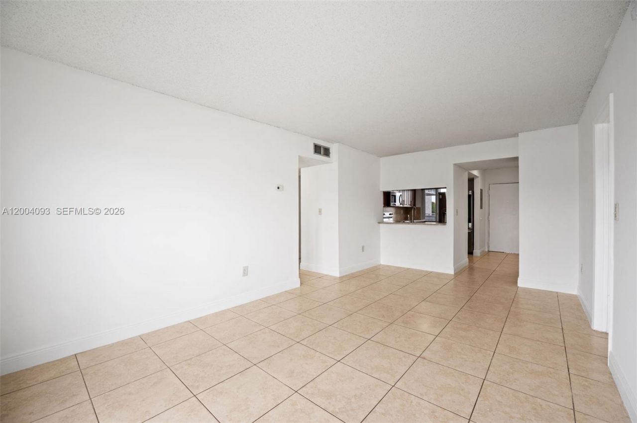 9915 W Okeechobee Rd , Unit 2-403, Hialeah Gardens, FL 33016 Photo