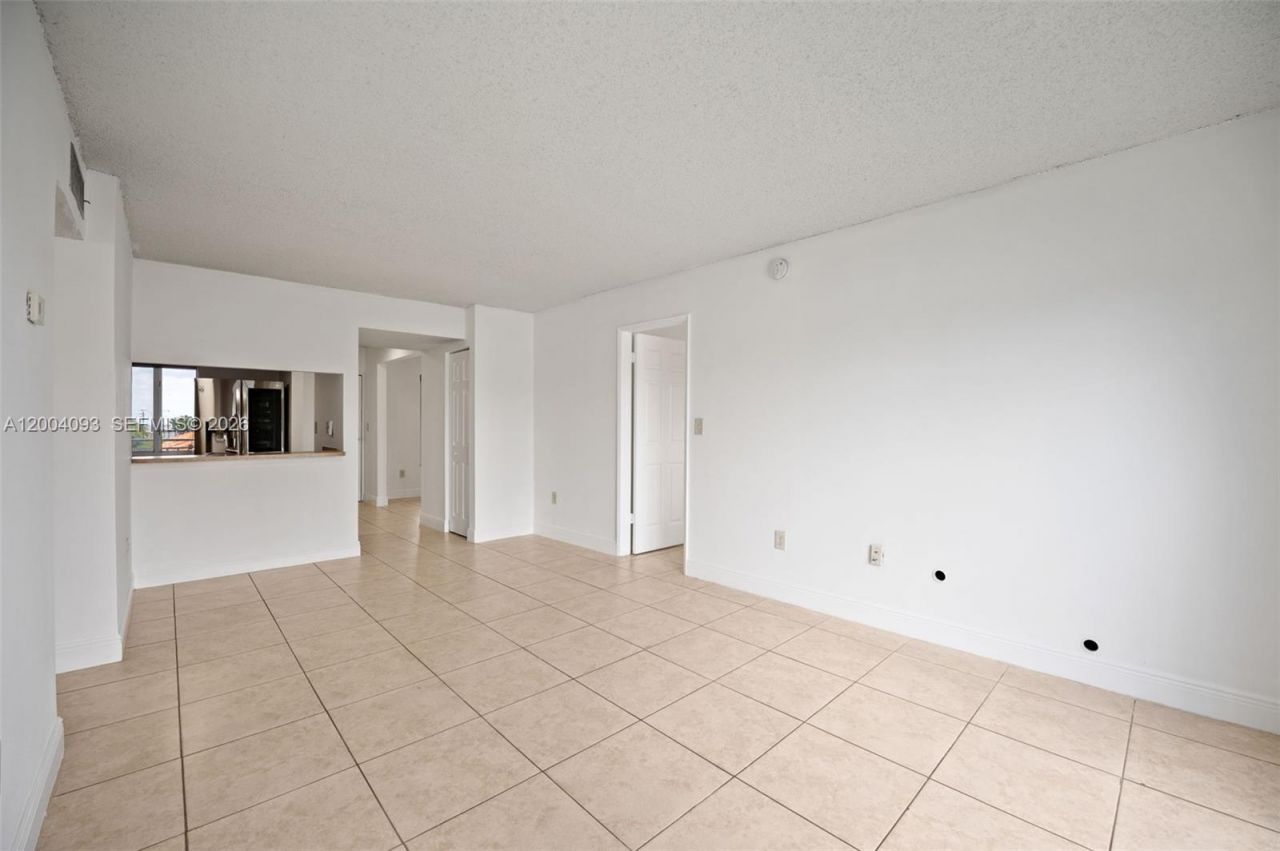 9915 W Okeechobee Rd , Unit 2-403, Hialeah Gardens, FL 33016 Photo