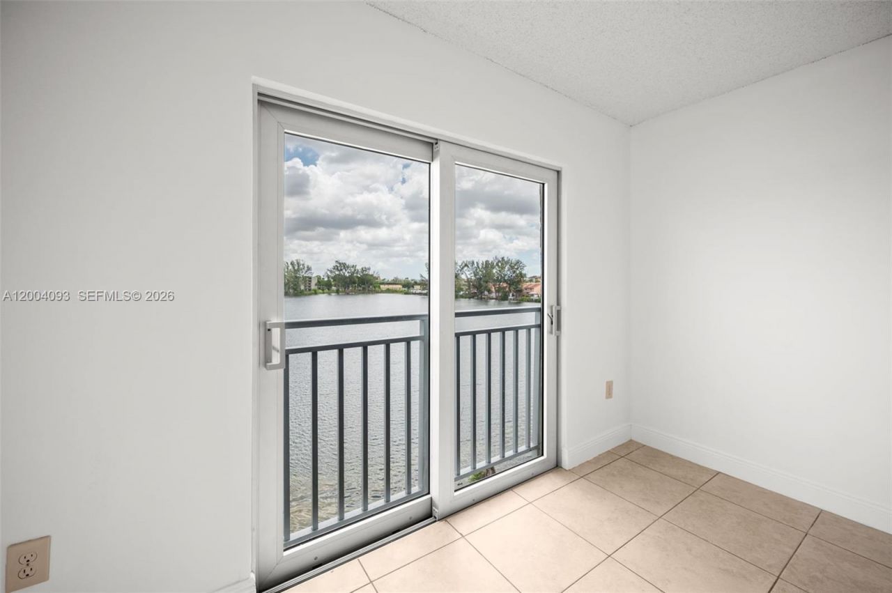 9915 W Okeechobee Rd , Unit 2-403, Hialeah Gardens, FL 33016 Photo