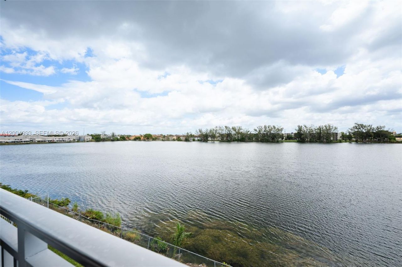 9915 W Okeechobee Rd , Unit 2-403, Hialeah Gardens, FL 33016 Photo