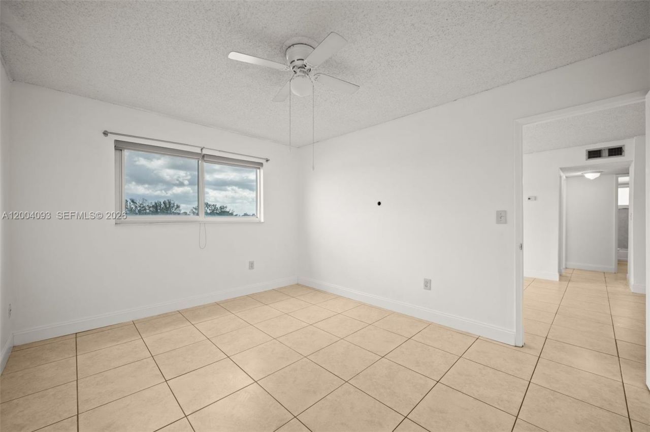 9915 W Okeechobee Rd , Unit 2-403, Hialeah Gardens, FL 33016 Photo