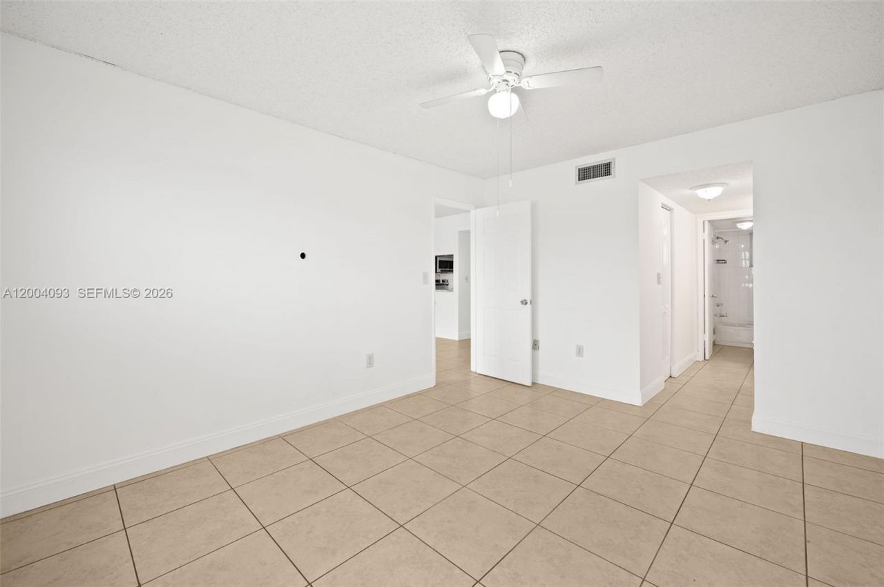 9915 W Okeechobee Rd , Unit 2-403, Hialeah Gardens, FL 33016 Photo