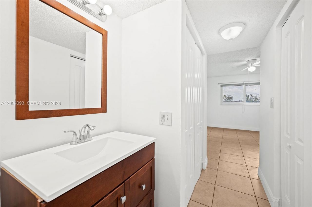 9915 W Okeechobee Rd , Unit 2-403, Hialeah Gardens, FL 33016 Photo