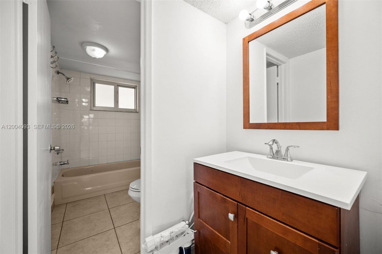 9915 W Okeechobee Rd , Unit 2-403, Hialeah Gardens, FL 33016 Photo