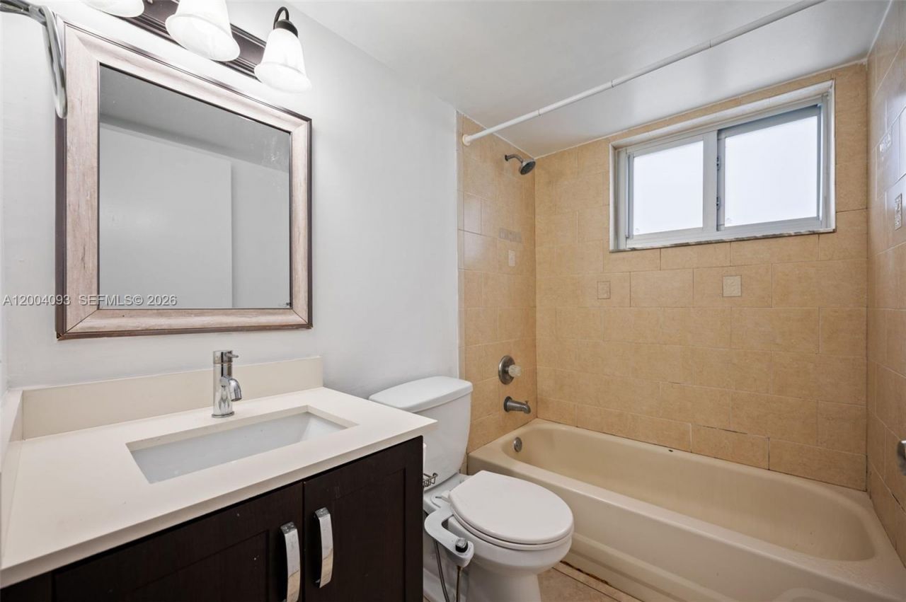 9915 W Okeechobee Rd , Unit 2-403, Hialeah Gardens, FL 33016 Photo