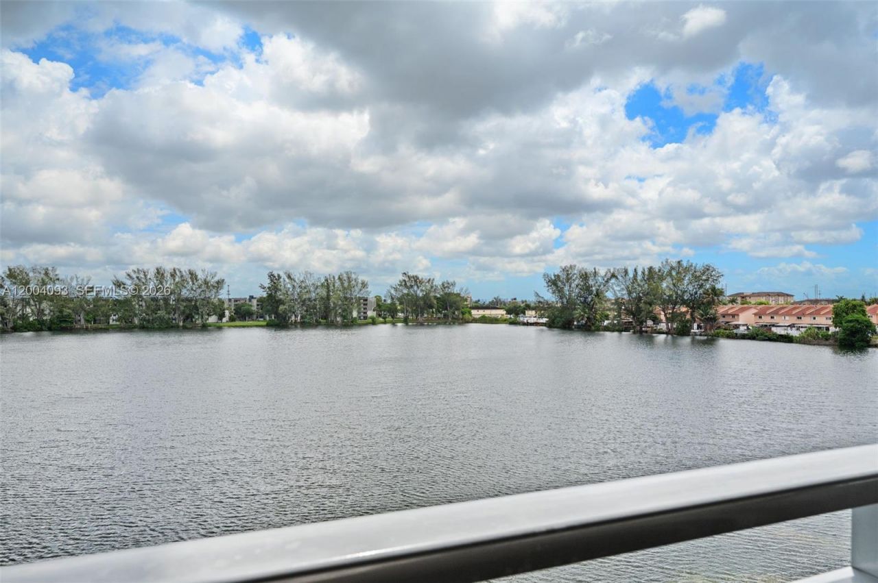 9915 W Okeechobee Rd , Unit 2-403, Hialeah Gardens, FL 33016 Photo